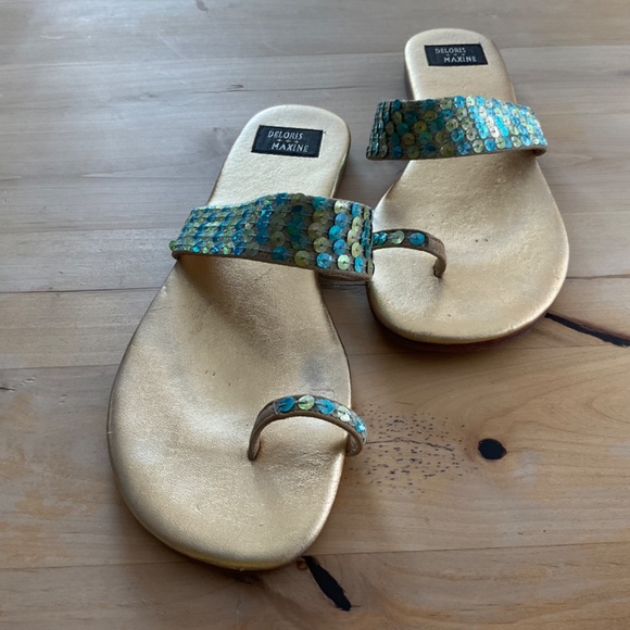 DELORIS & MAXINE VINTAGE TOE RING SANDALS - Picture 3 of 4